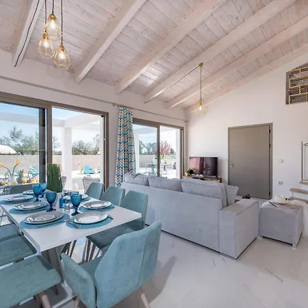 Levanta By ヴィラ