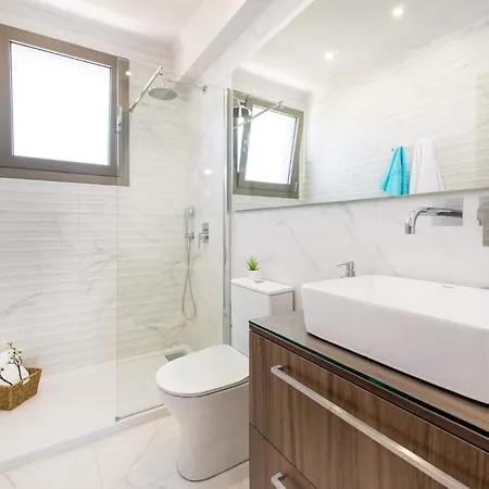 Levanta By * Gaitani